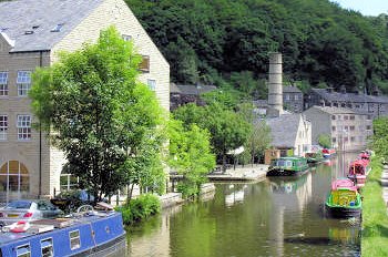 Hebden Bridge boat hire with Shire Cruisers, Rochdale Canal